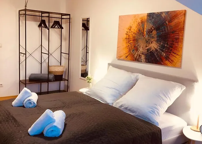 24-7 - Grosse Lejlighed *